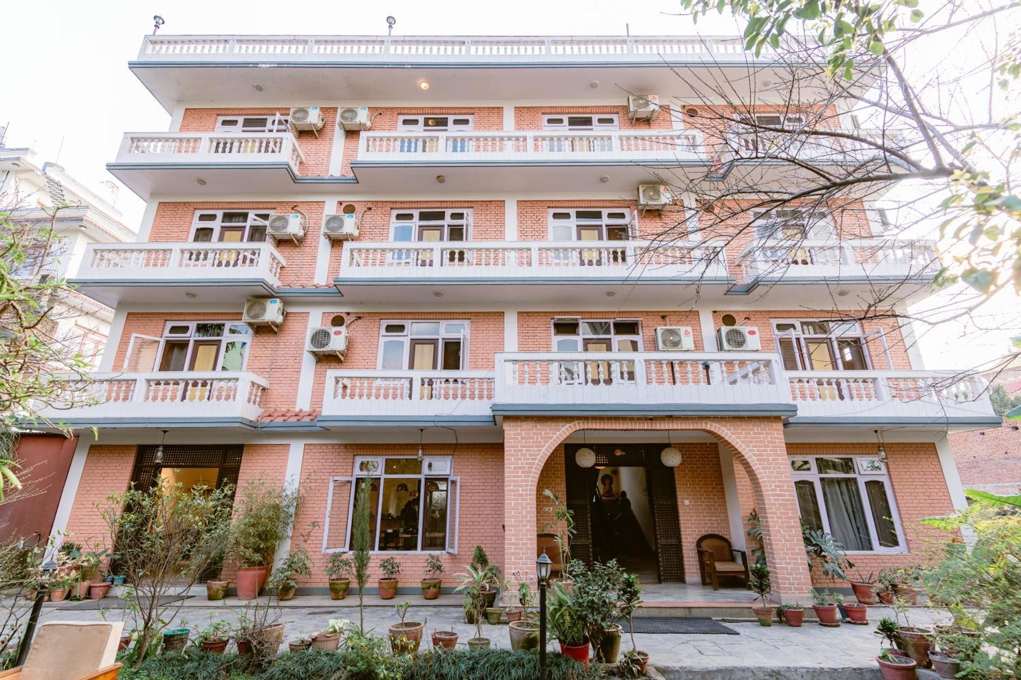 Cloud 9 Garden Hotel Kathmandu Exterior photo